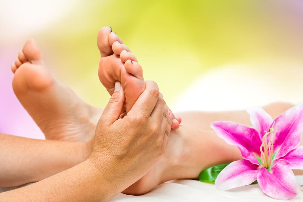 foot-reflexology treatment available in massage center Multan